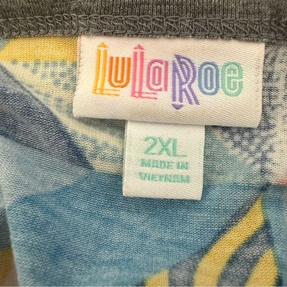 LulaRoe geometric shaped Donald Duck three-quarter sleeve T-shirt size 2XL - Picture 4 of 5